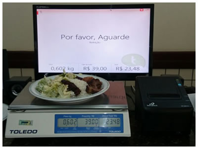 Tela exibe peso e valor durante a pesagem