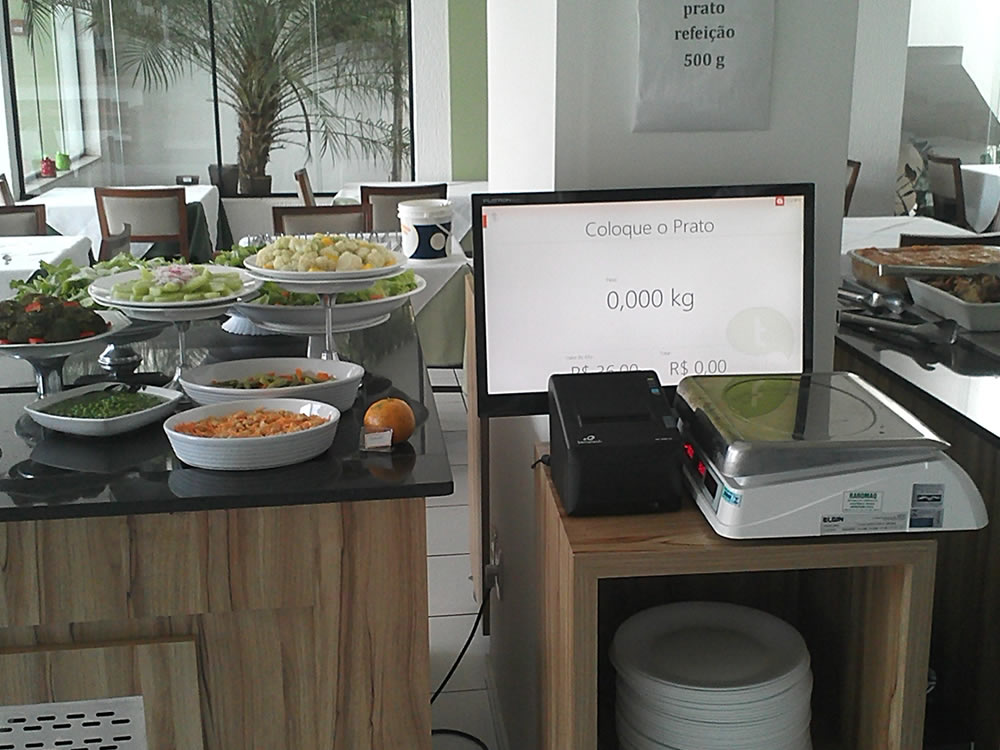 Equipamento instalado em restaurante self-service